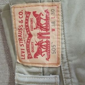 Levi's 505 Khakis